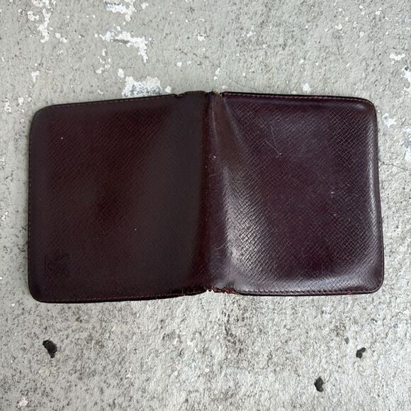 Vintage Louis Vuitton Taiga leather wallet - Picture 9 of 9